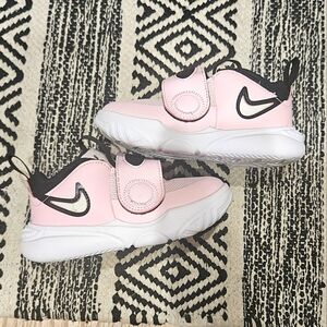 Nike Girls Light Pink and White Sneakers